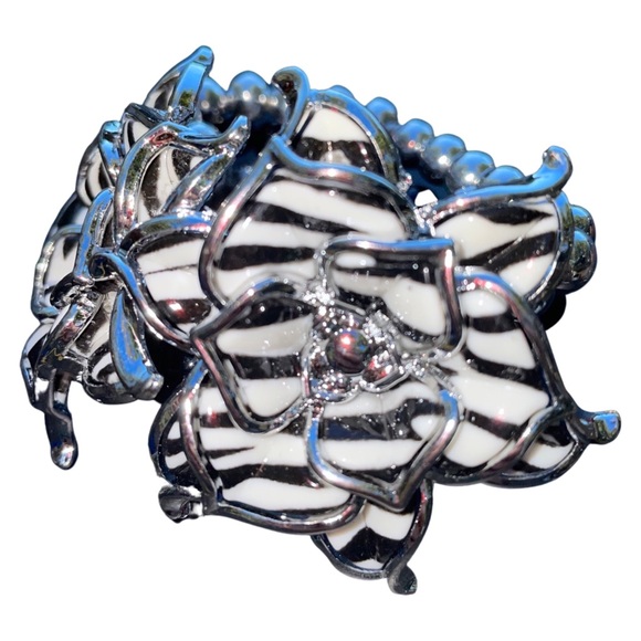 Vintage Black & White Zebra Print Multi Strand Silver Flower Stretch Bracelet 6” - Picture 5 of 12